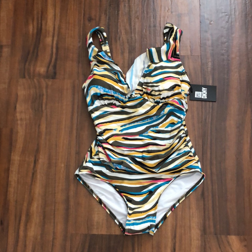 New DKNY PRINTED RUFFLED TUMMY-CONTROL ONE-PIECE SWIMSUIT - Picture 3 of 17